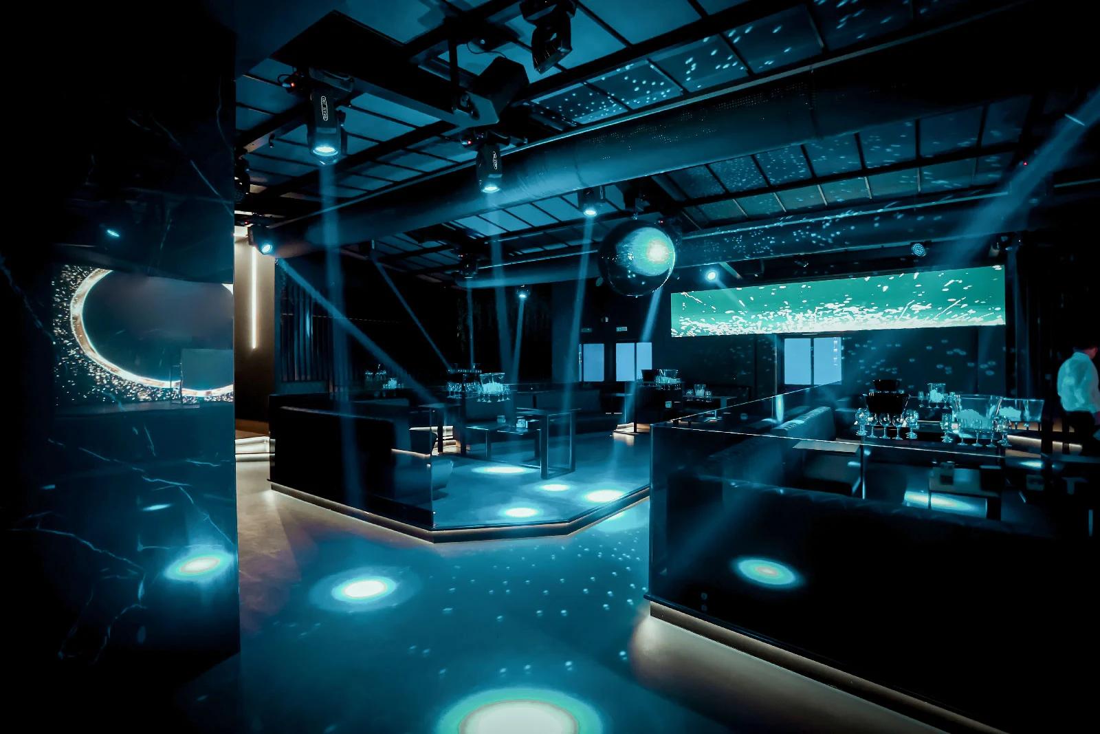 Luci e atmosfera del club